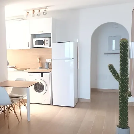 Modern Open-plan With Terrace And Sea View Lägenhet