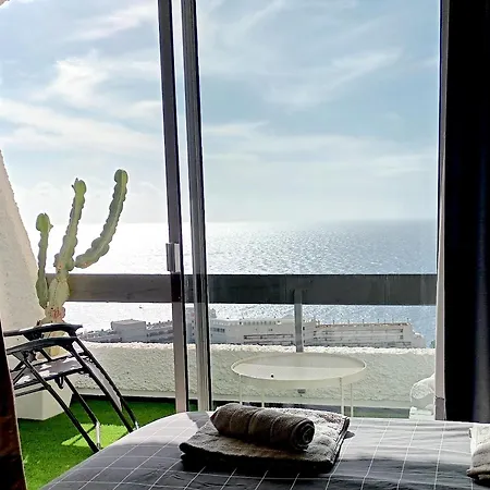 Modern Open-plan With Terrace And Sea View דירה *